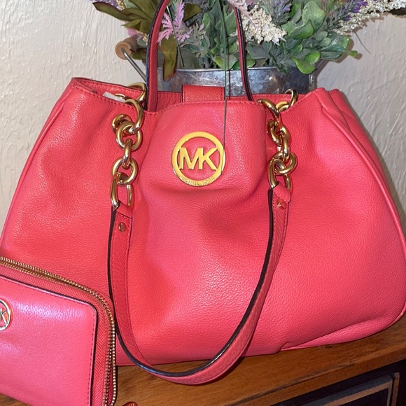 MICHAEL Michael Kors Handbags - MICHAEL KORS CORAL SHOULDER BAG WITH MATCHING WALLET. GENTLY USED.